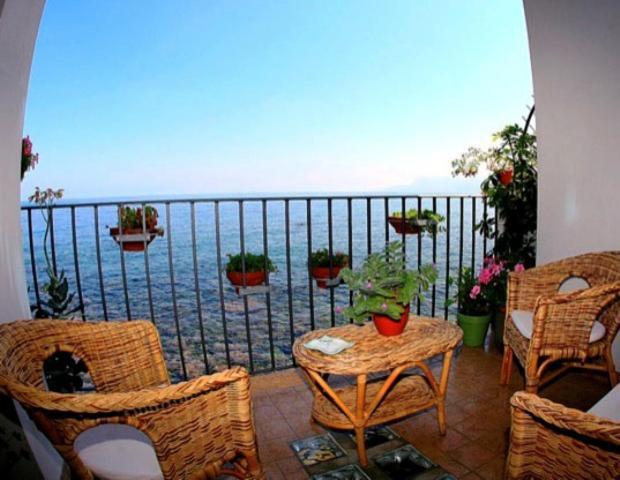 B&B La Veduta Шила Екстериор снимка