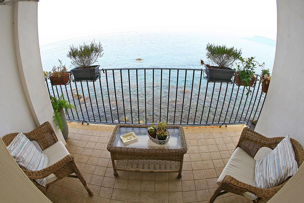 B&B La Veduta Шила Екстериор снимка